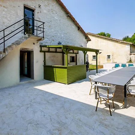 Domaine Alga, A Bucolic 10 Minutes From Cognac *